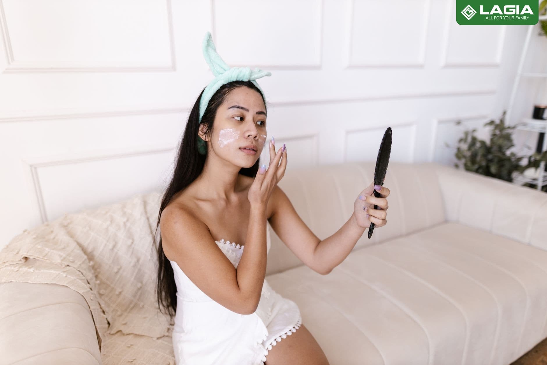 Uống Đủ Nước Có Giúp Da Đẹp Hơn Không? Sự Thật Bạn Nên Biết
