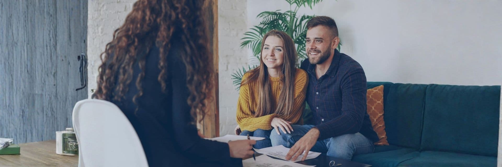 Chuyên gia LAGIA tư vấn khách hàng