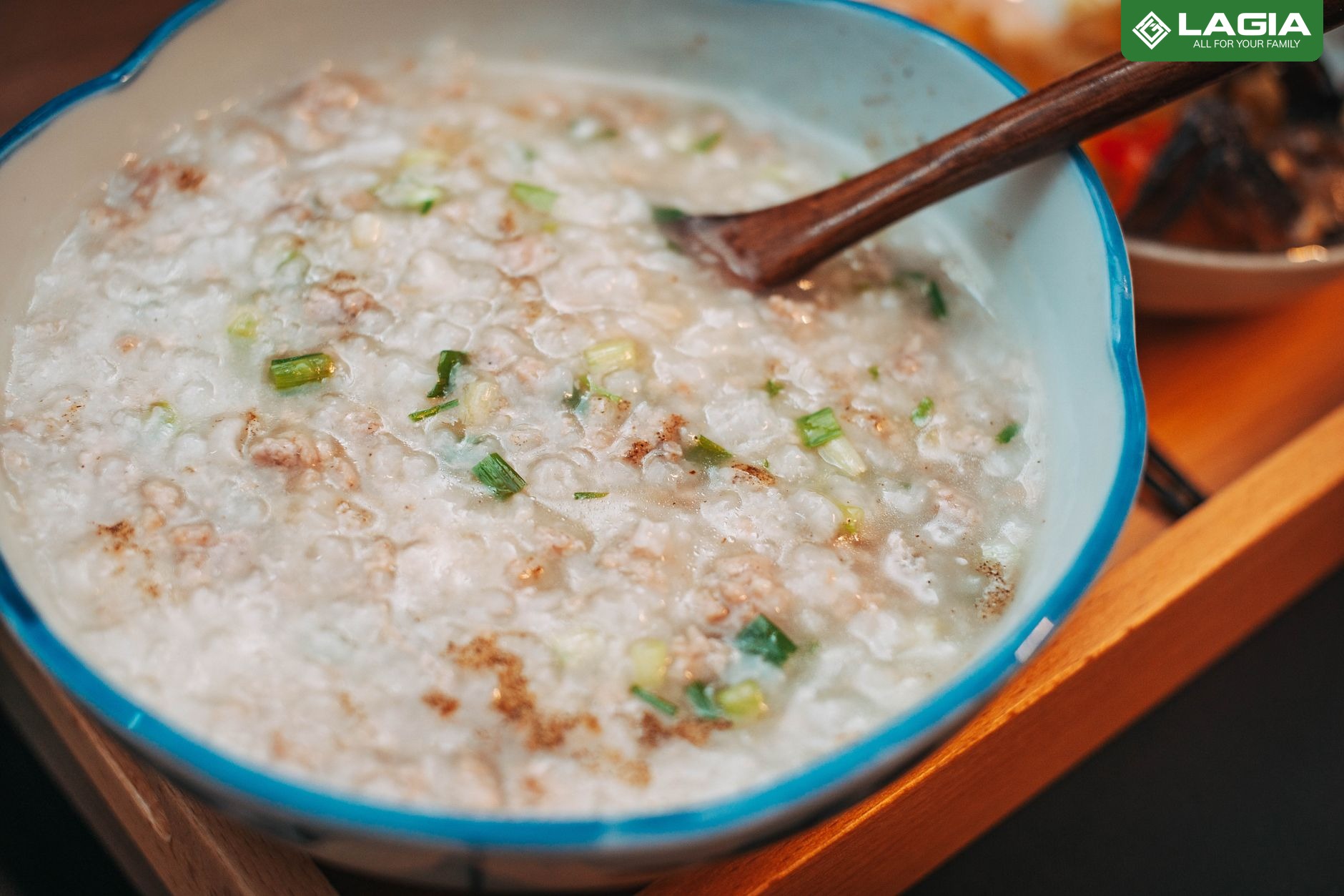 Cháo nóng và nước ấm giúp người bị cảm cúm nhanh hồi phục